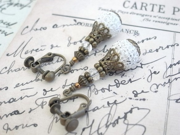 アンティーク家具のようなシャビービーズのイヤリング
