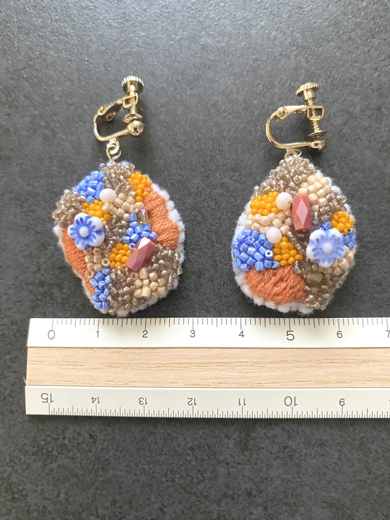 ビーズ刺繍イヤリング orange
