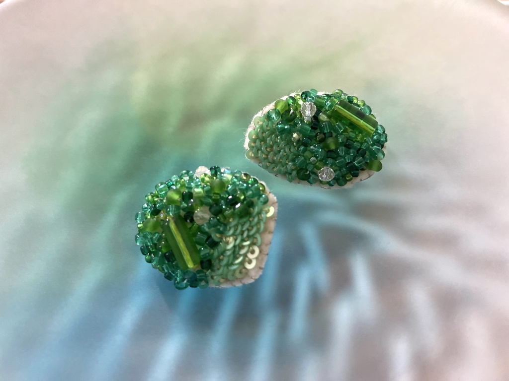 ビーズ刺繍ピアス　green