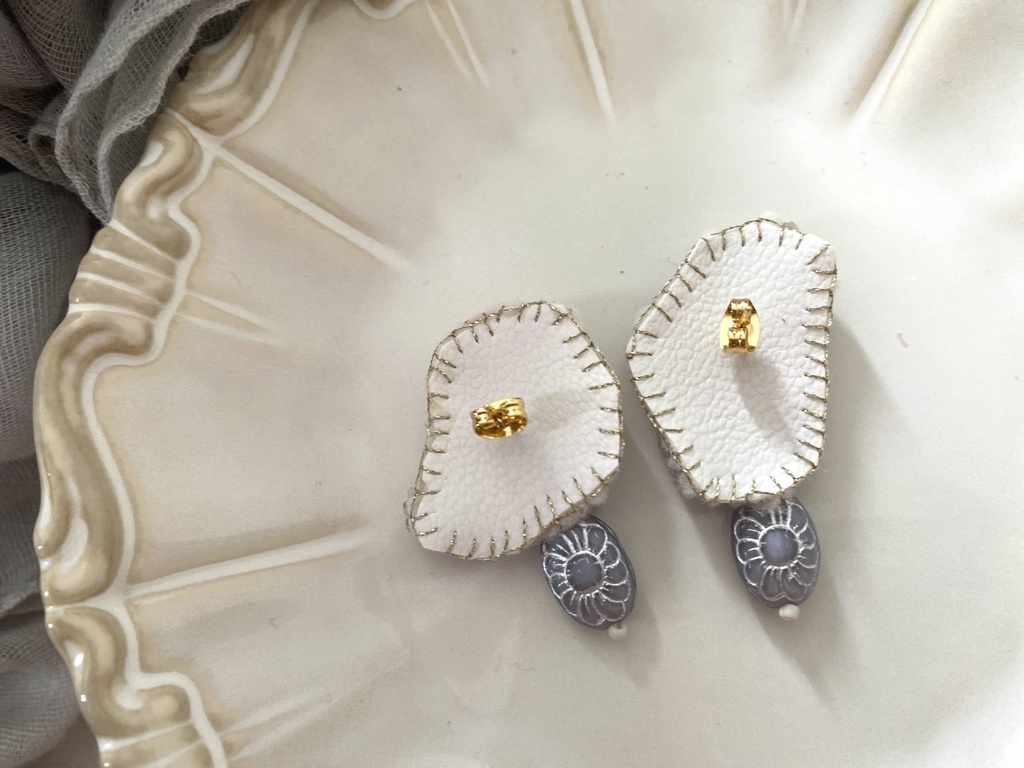 ビーズ刺繍ピアス gray&pink