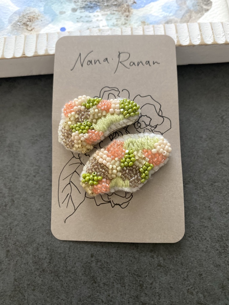 ビーズ刺繍ピアス yellowgreen