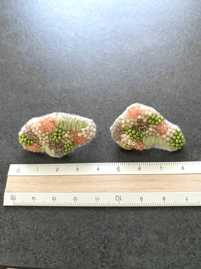 ビーズ刺繍ピアス yellowgreen