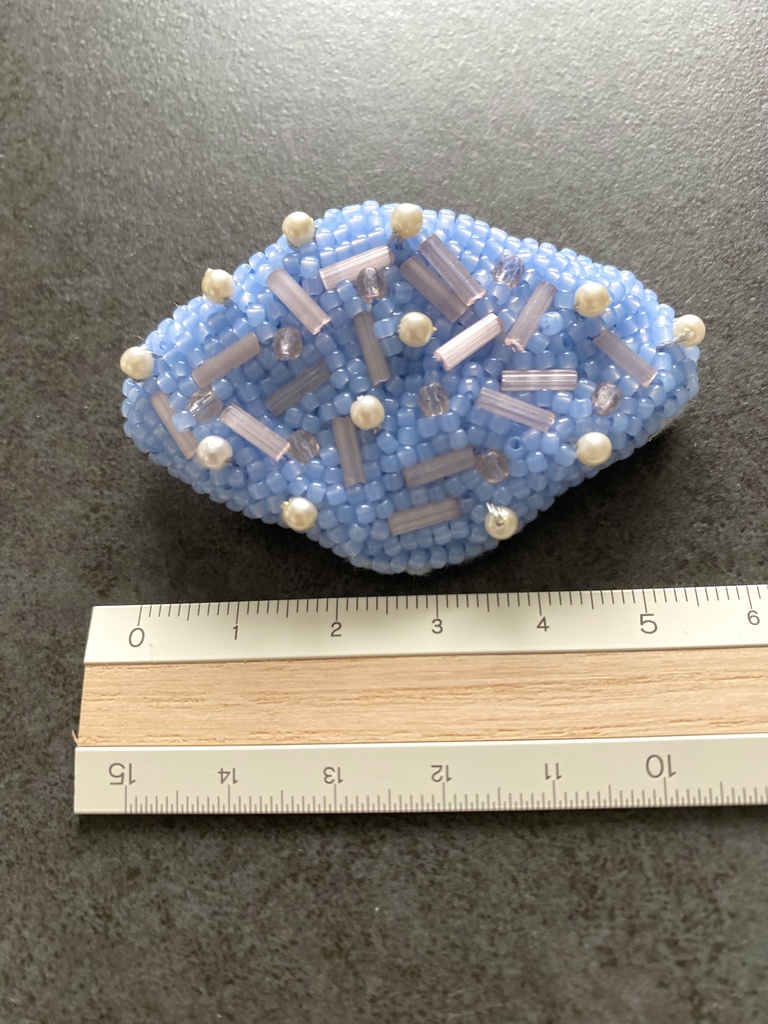 ビーズ刺繍ブローチ paleblue