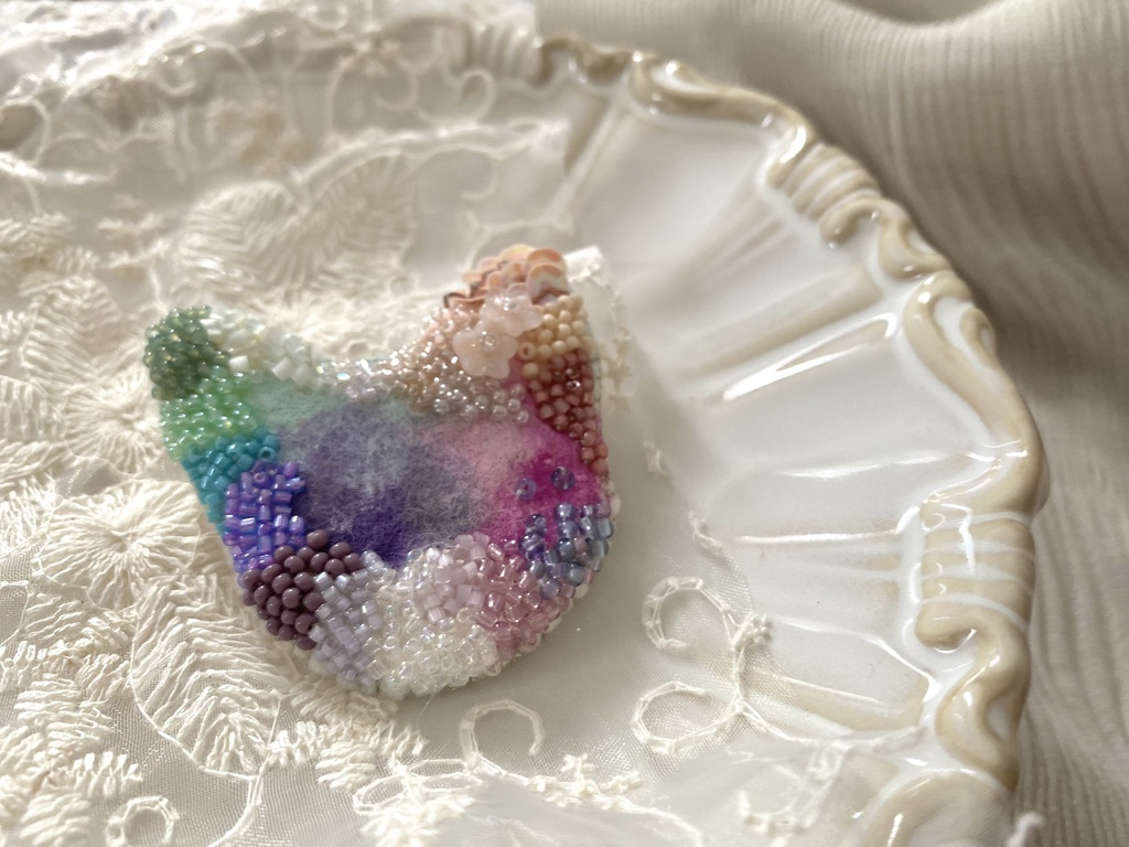 ビーズ刺繍ブローチ 猫