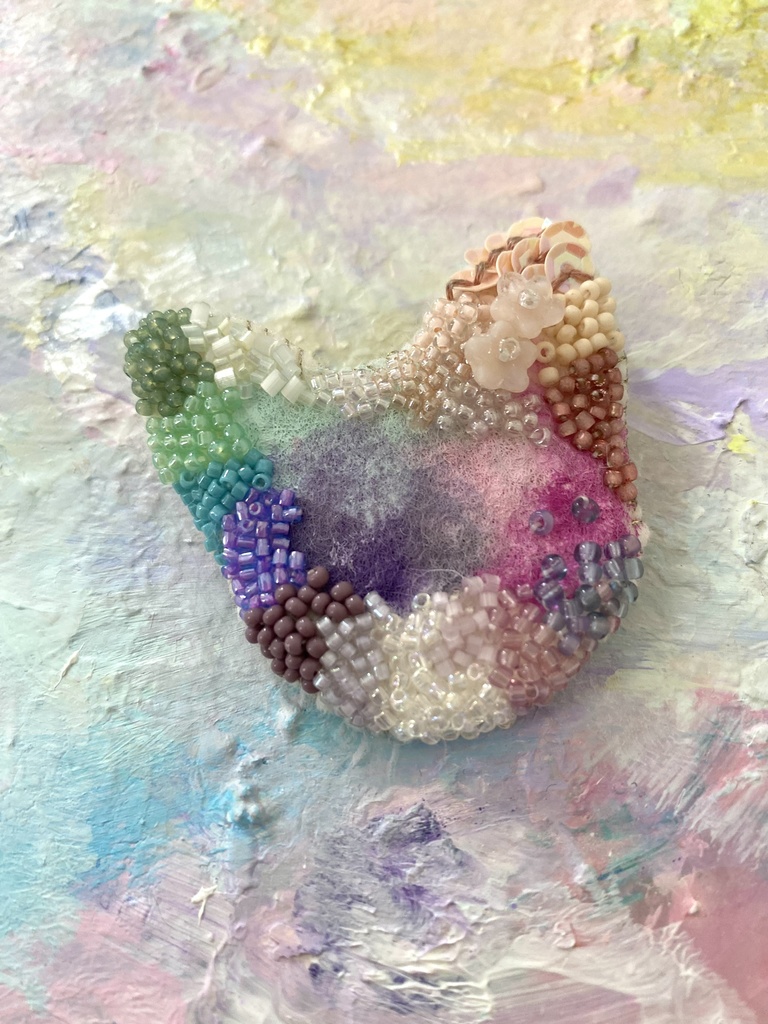 ビーズ刺繍ブローチ 猫