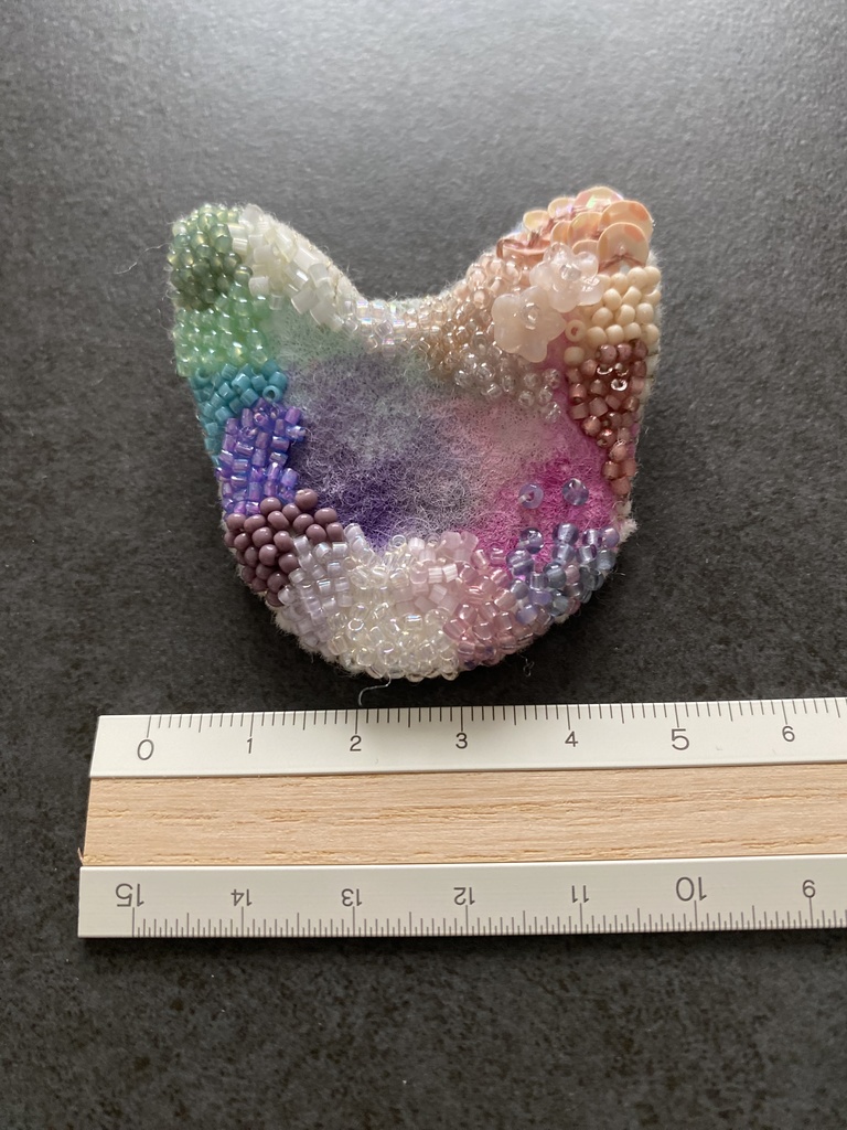 ビーズ刺繍ブローチ 猫