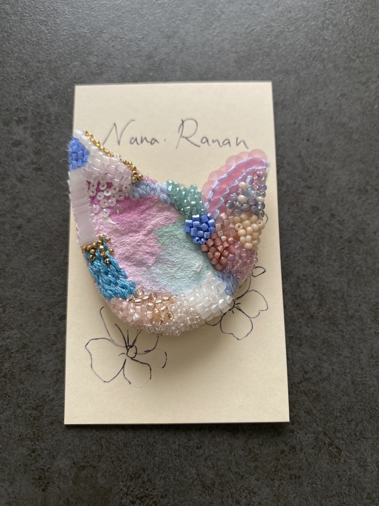 ビーズ刺繍ブローチ 猫