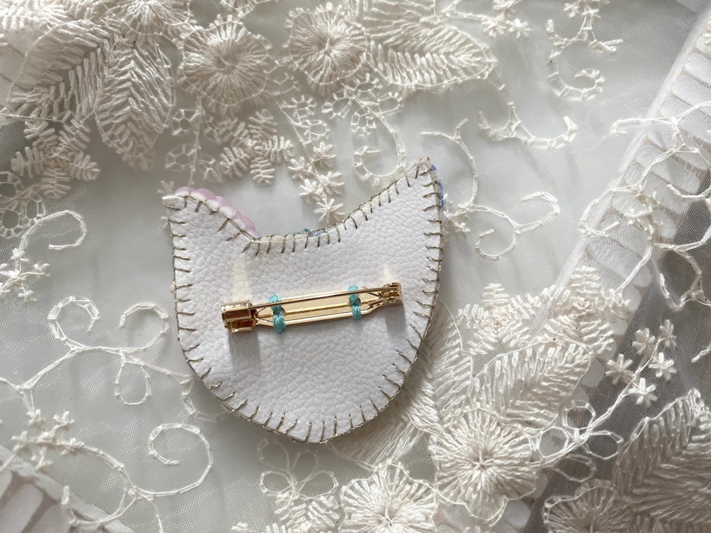 ビーズ刺繍ブローチ 猫