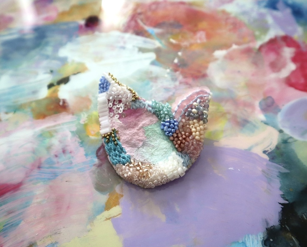 ビーズ刺繍ブローチ　猫