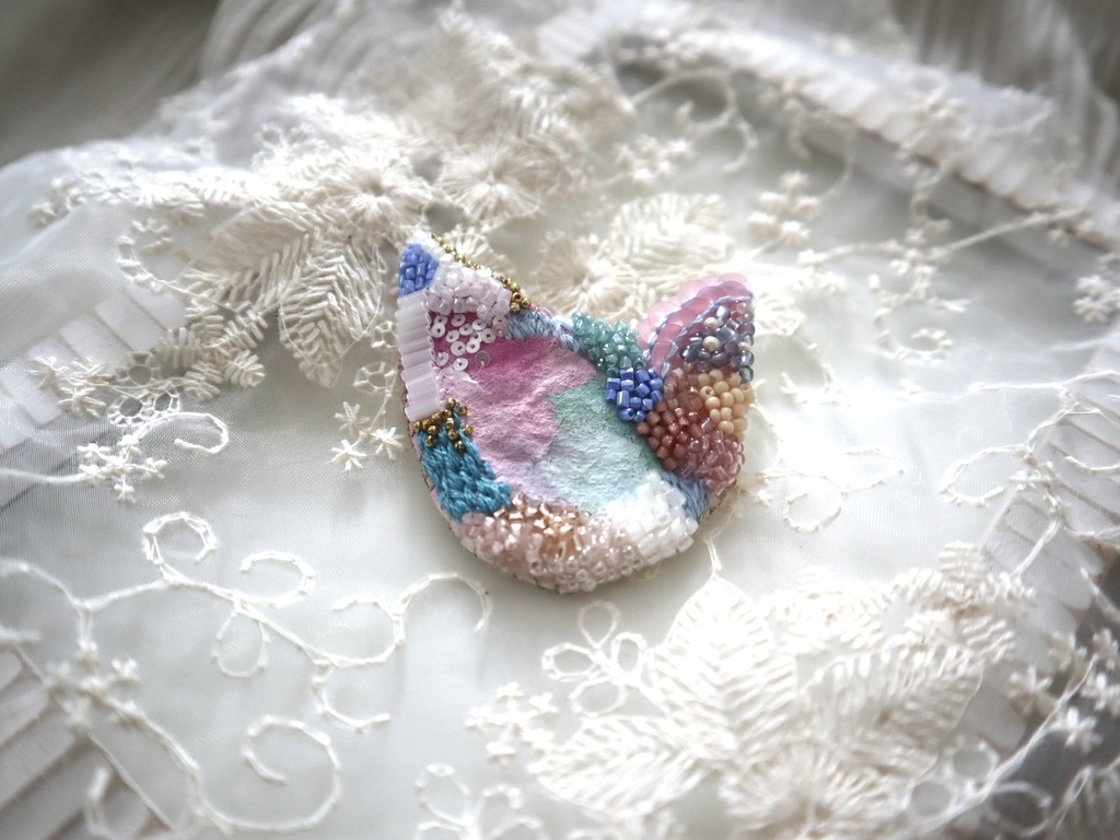 ビーズ刺繍ブローチ 猫