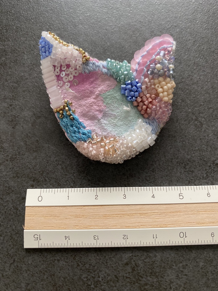ビーズ刺繍ブローチ 猫