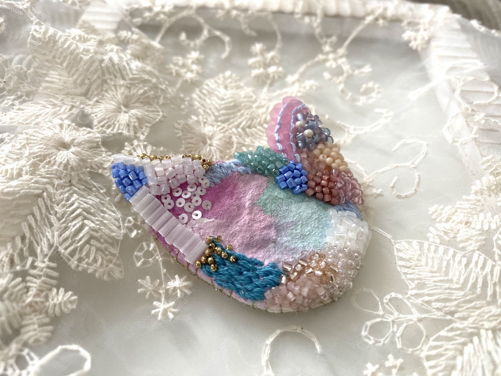 ビーズ刺繍ブローチ 猫