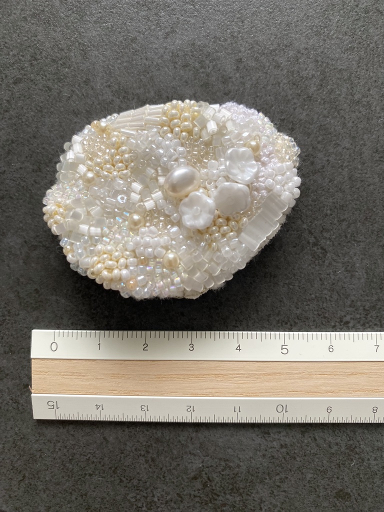 セレモニーのためのブローチ