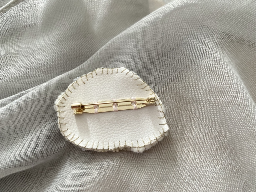 セレモニーのためのブローチ