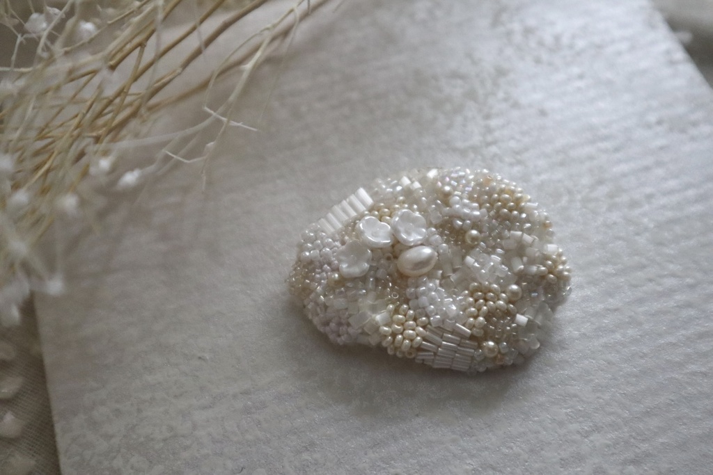 セレモニーのためのブローチ