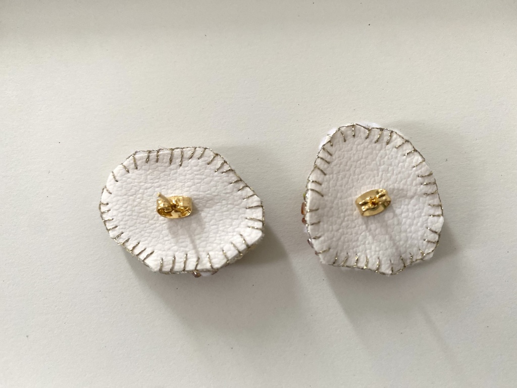 ビーズ刺繍ピアス mustard