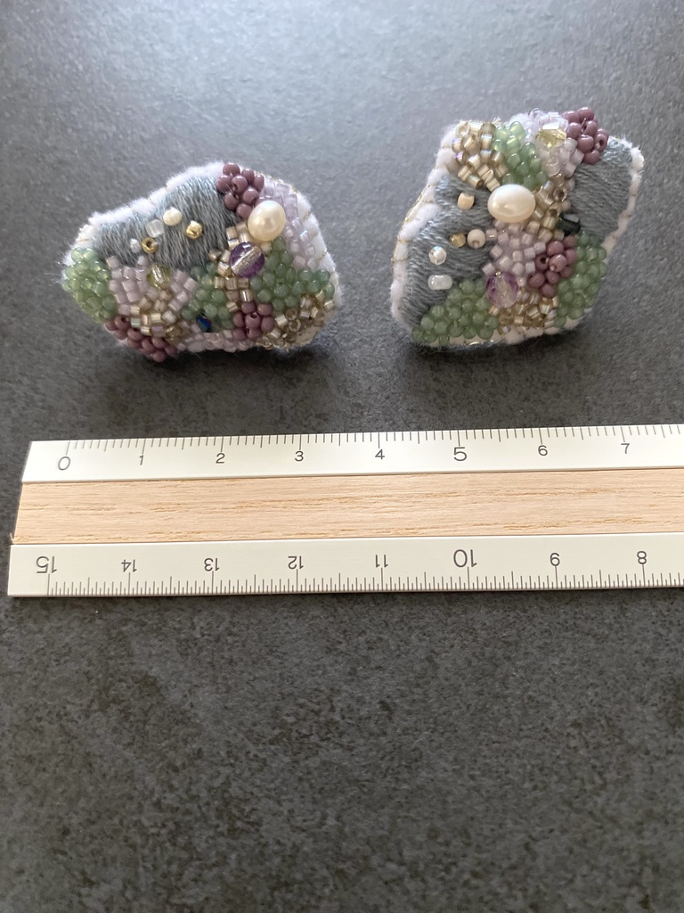 ビーズ刺繍ピアス bluegreen&purple