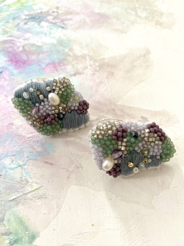 ビーズ刺繍ピアス　bluegreen&purple