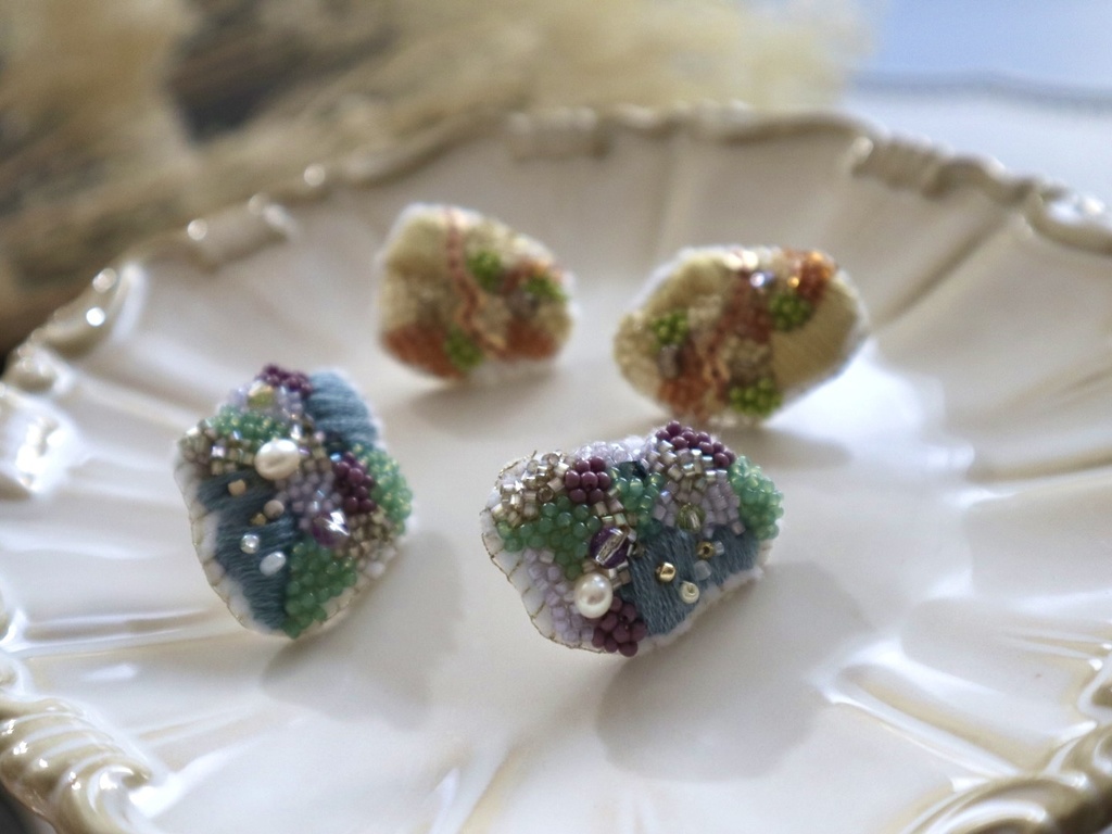 ビーズ刺繍ピアス bluegreen&purple