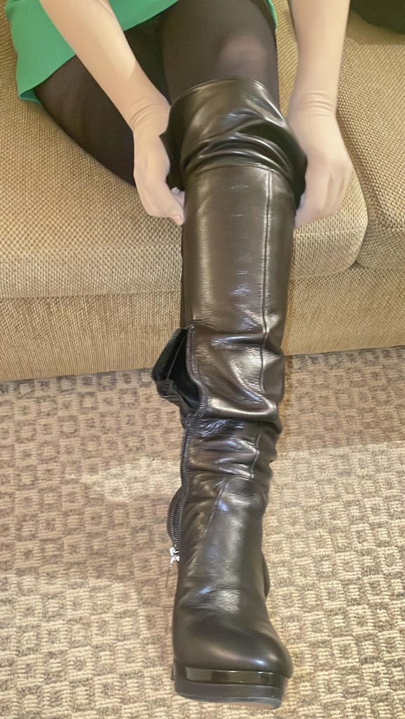 マスクより高ヒールの方がきつかったよ(^^;;マスクなお姉とごはん