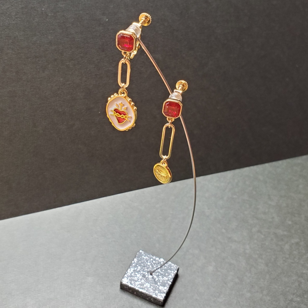 嘘ロナイメージイヤリング