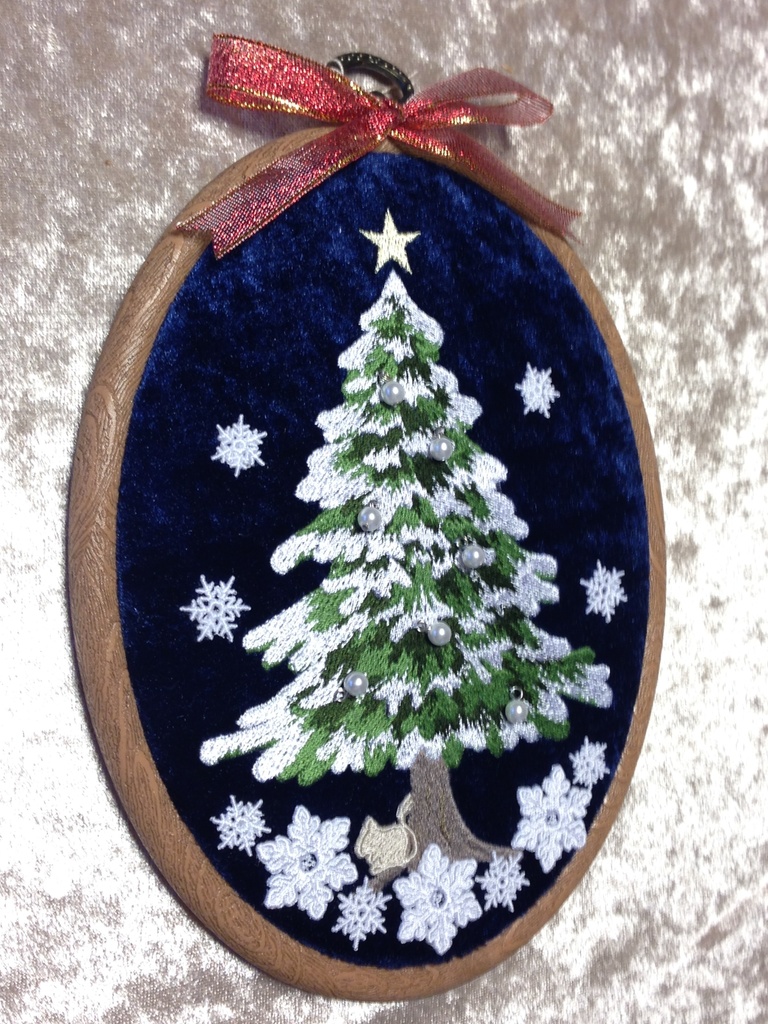 刺繍のクリスマスツリー『森のクリスマス』