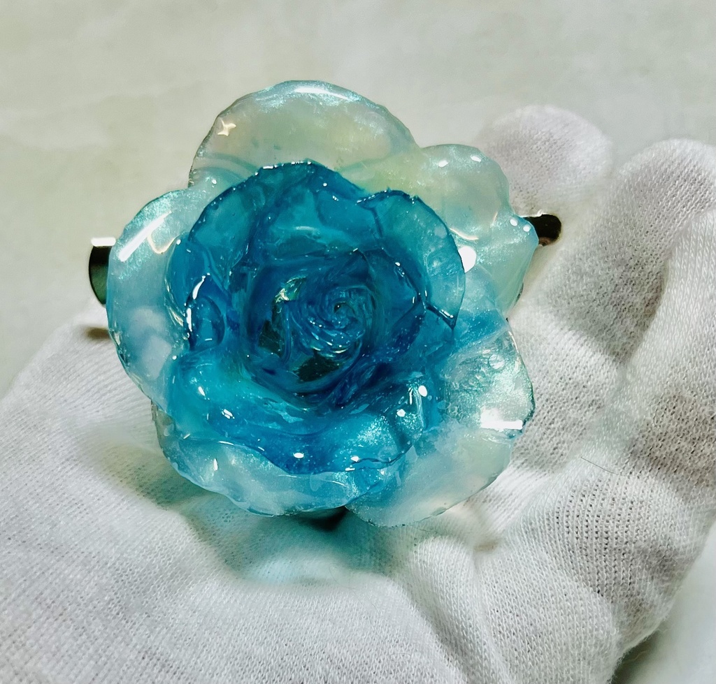 薔薇のブローチ