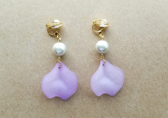 擦りガラス風フラワーペタルのイヤリング(purple)