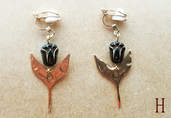 ★カラーバリエ増★一輪チューリップのイヤリング(カラーバリエーション有)