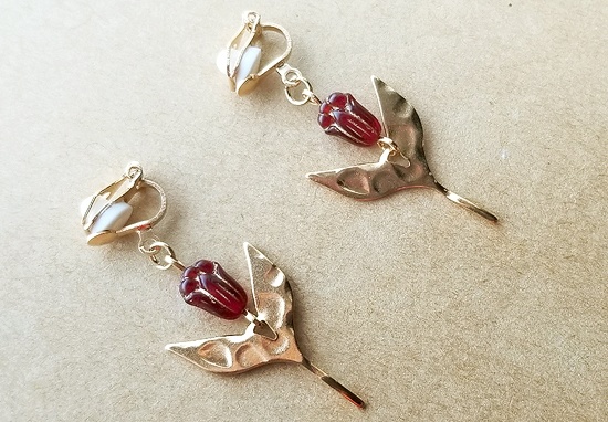 ★カラーバリエ増★一輪チューリップのイヤリング(カラーバリエーション有)