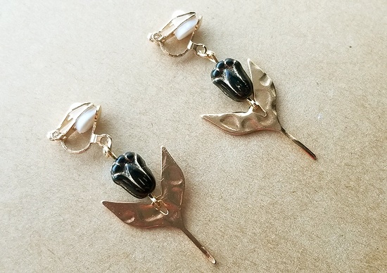 ★カラーバリエ増★一輪チューリップのイヤリング(カラーバリエーション有)