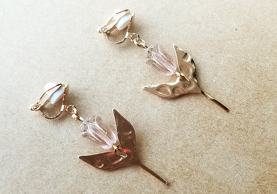 ★カラーバリエ増★一輪チューリップのイヤリング(カラーバリエーション有)