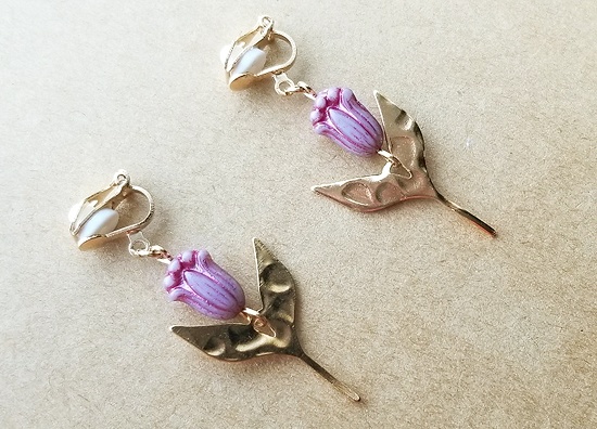 ★カラーバリエ増★一輪チューリップのイヤリング(カラーバリエーション有)