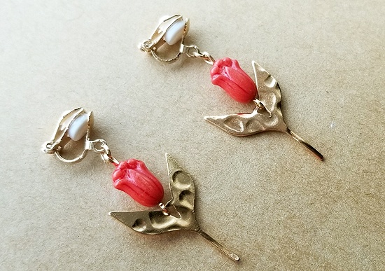 ★カラーバリエ増★一輪チューリップのイヤリング(カラーバリエーション有)