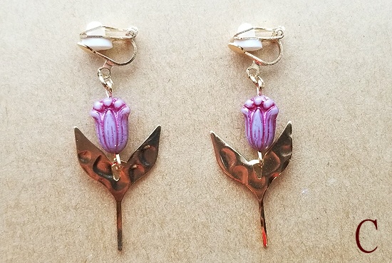 ★カラーバリエ増★一輪チューリップのイヤリング(カラーバリエーション有)