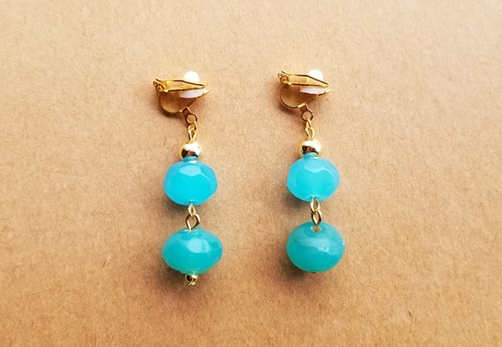 大粒ボタンカットガラスのイヤリング