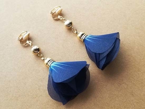 朝顔タッセルのイヤリング(藍)