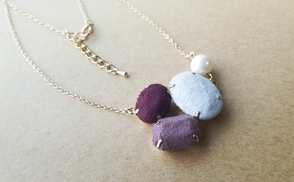 ファブリックの宝石とヴィンテージパールのネックレス（ミックス・Ａ）