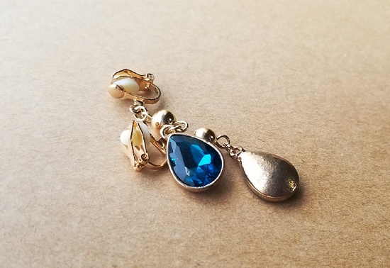 フレームドロップガラスのイヤリング