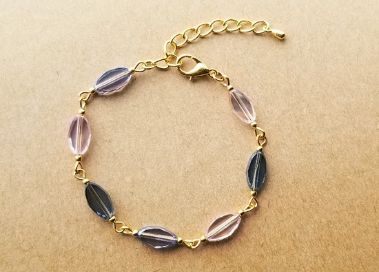 藤色ガラスビーズのブレスレット