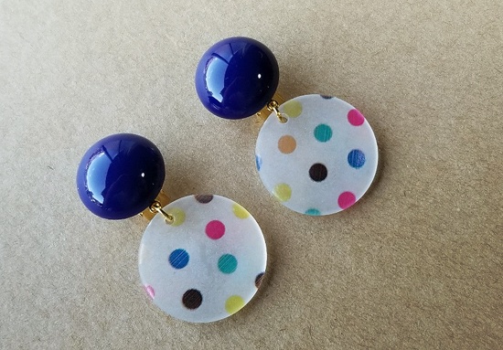 カラフルカボションと水玉のイヤリング(青)