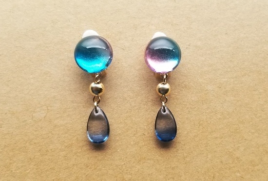 ブルーグラデーションのイヤリング（A）