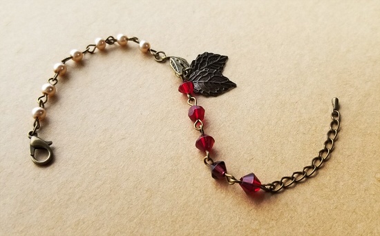 ヴィンテージガラスビーズとアンティークリーフのブレスレット(A)