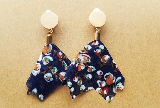 ウッドカボションとスカーフタッセルのイヤリング（F）