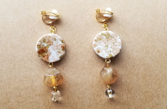 水彩色のイヤリング（ブラウン）