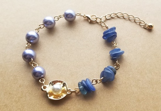 カイヤナイトとガラスパールのブレスレット