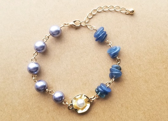カイヤナイトとガラスパールのブレスレット