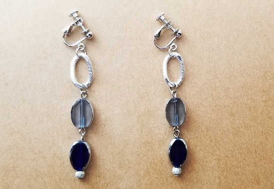 ブルーステンドガラスのイヤリング（A）