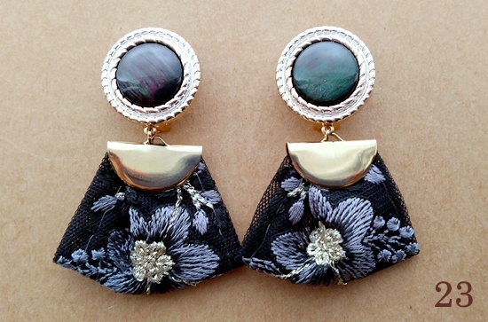 (25/09/09追加)インド刺繍リボンタッセルのイヤリング(バリエーション有)