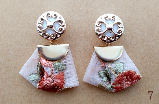 (25/09/09追加)インド刺繍リボンタッセルのイヤリング(バリエーション有)